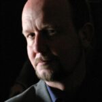 Krimifestival Gießen „Mords Kirmes mit schrägem Ermittlerduo“ Ralf Kramp und Carsten Sebastian Henn auf lachtränentreibender Verbrecherjagd